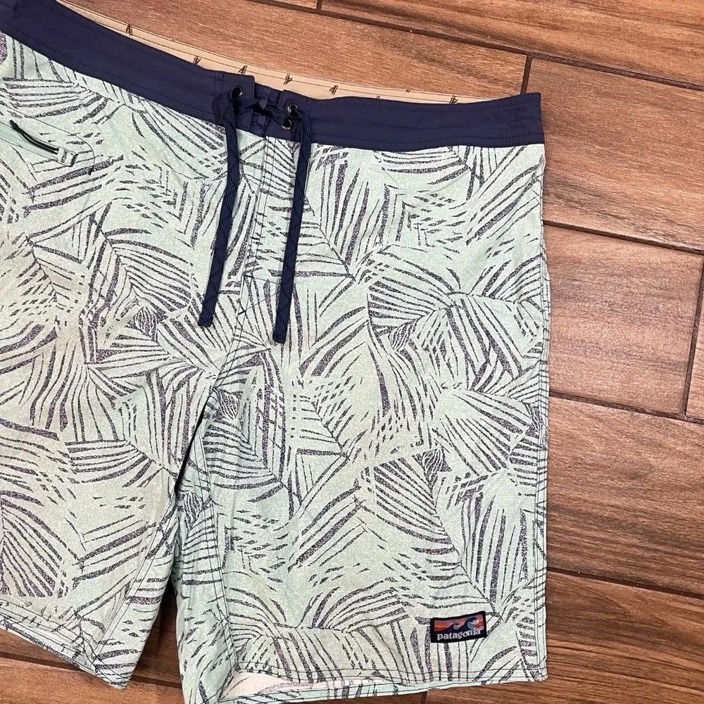 Patagonia Wavefarer Board Shorts Mens 40 Tropical Swim Trunks Blue STY86543